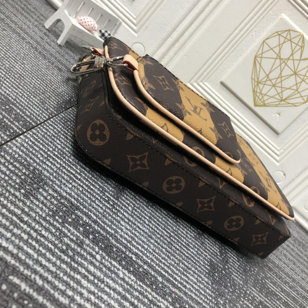 Replica Louis Vuitton 3In1 Pochette Trio Messenger M69443