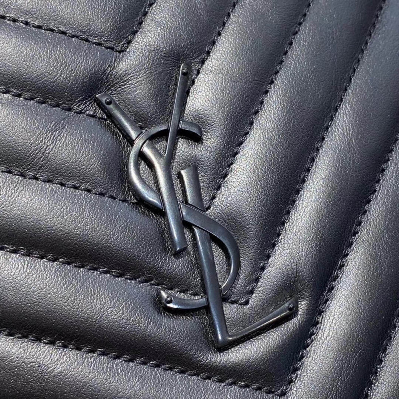 Replica Saint Laurent Vinyle Round Camera Bag In Chevron-Quilted Smooth Leather 6104361