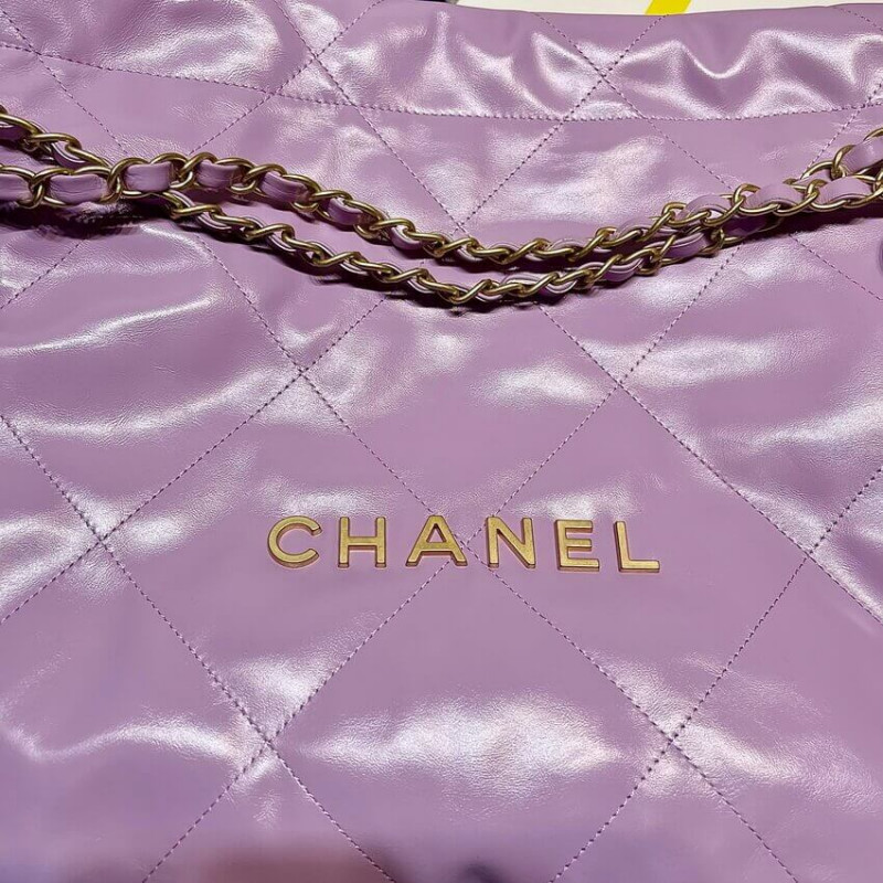 Replica Chanel 22 Handbag Shiny Calfskin As3261