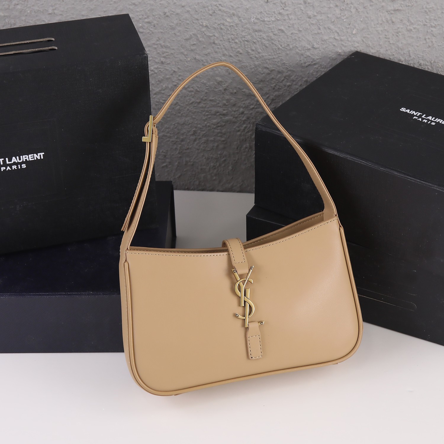 Replica Ysl Le 5 A 7 Hobo Bag In Smooth Leather- 3 Colors