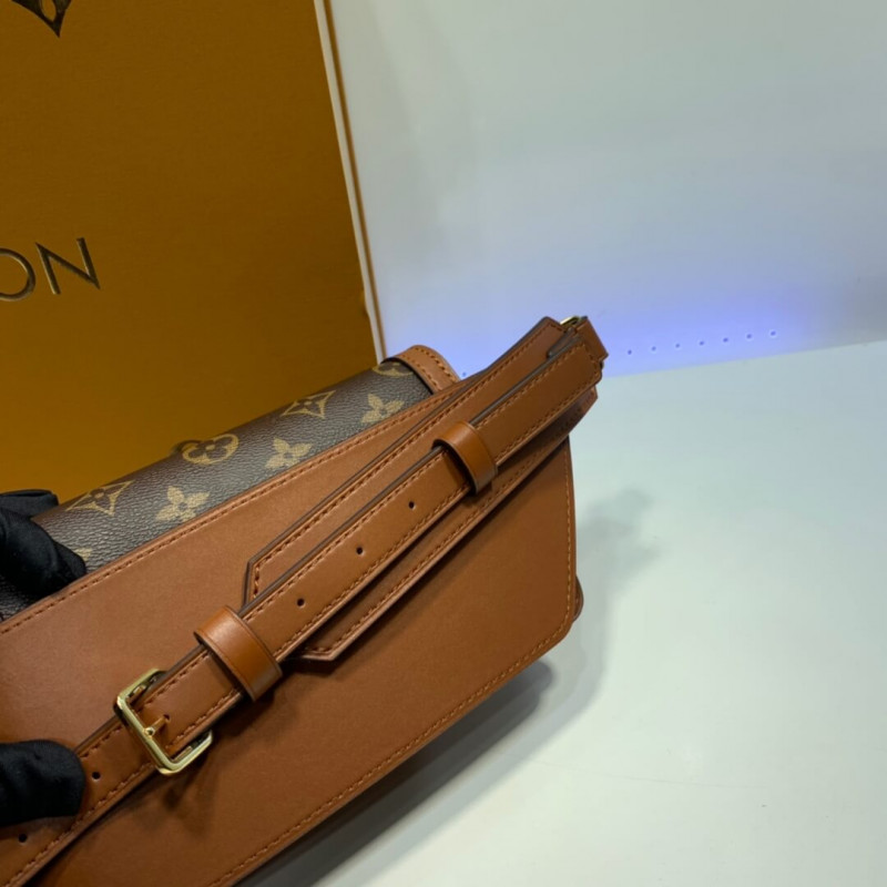 Replica Louis Vuitton Bumbag Dauphine M44586