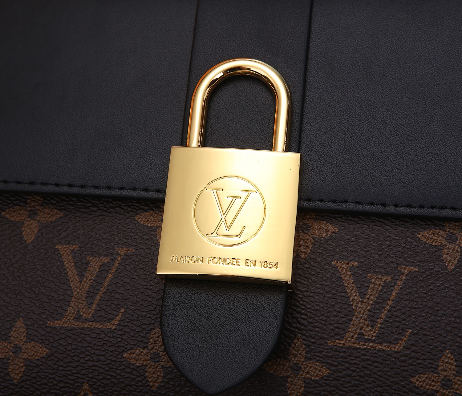 Replica Louis Vuitton Locky Bb 44141/44322