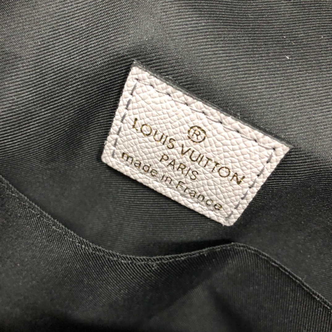 Replica Louis Vuitton Avenue Sling Bag M30443