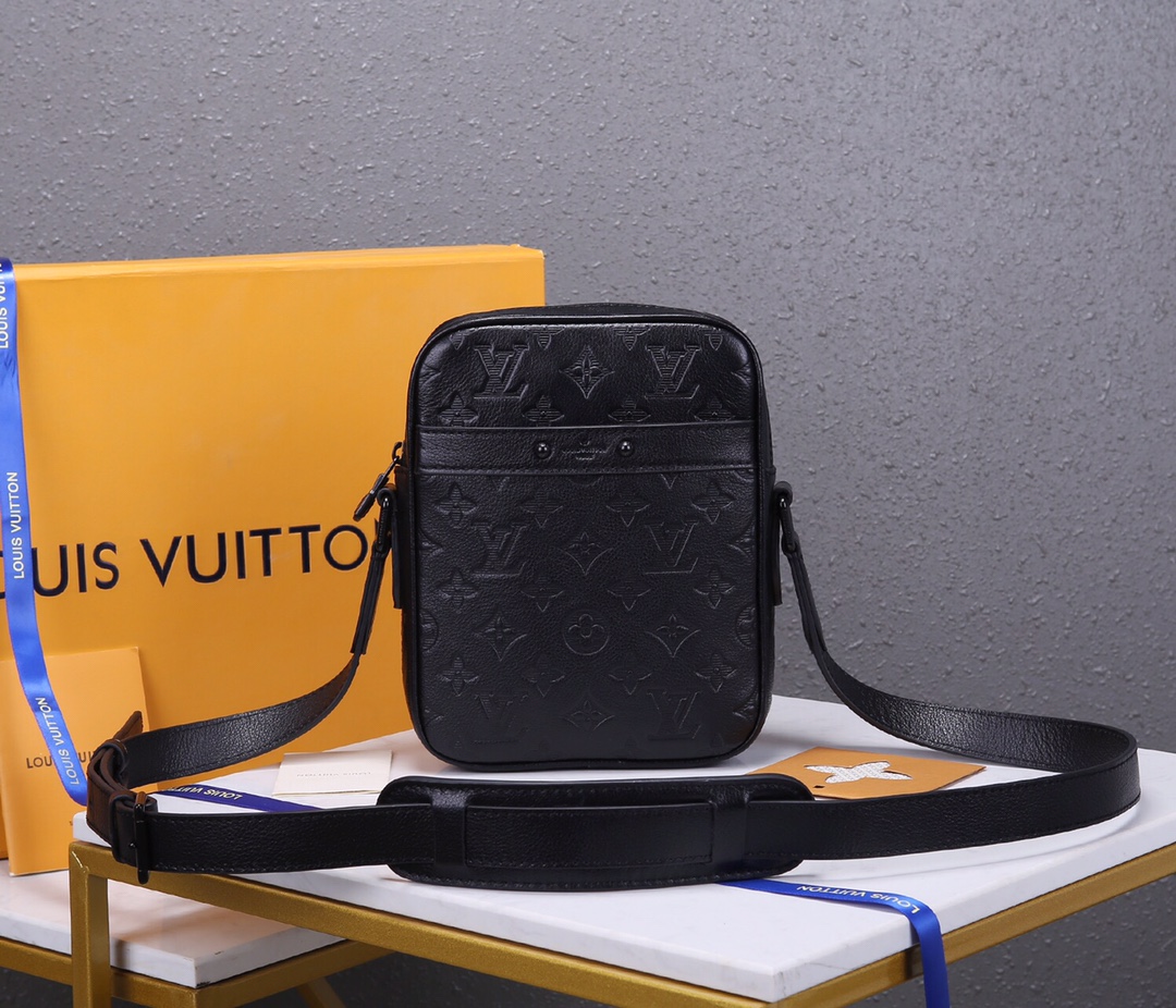 Replica Louis Vuitton Danube Slim M44972