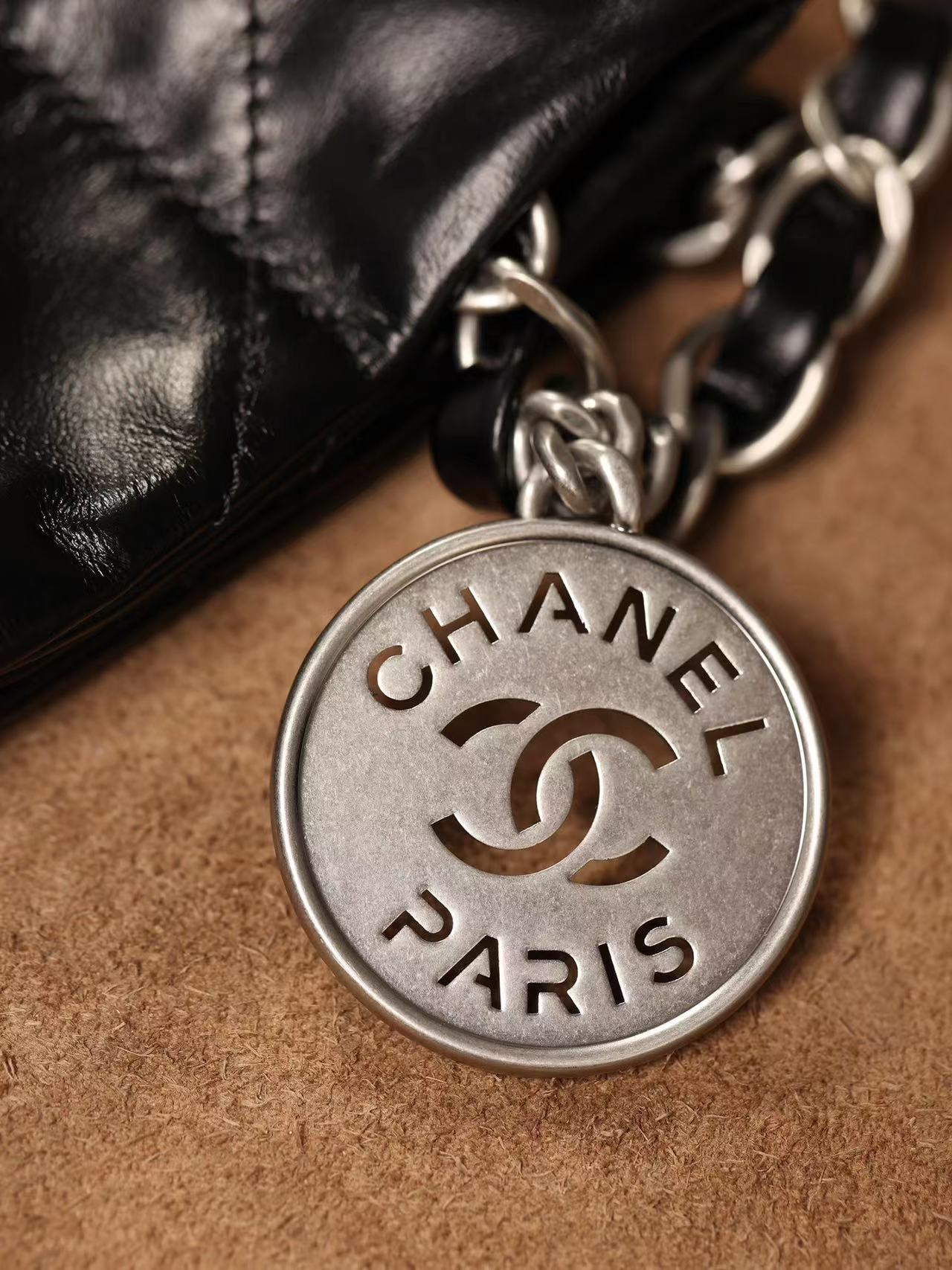 Replica Chanel 22 Handbag Black With Silver Metal Chain