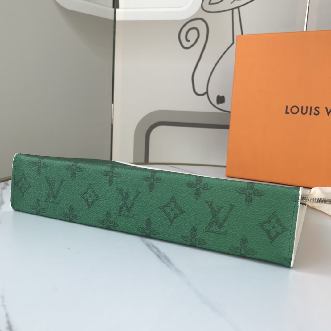 Replica Louis Vuitton Pochette Voyage Mm M30423