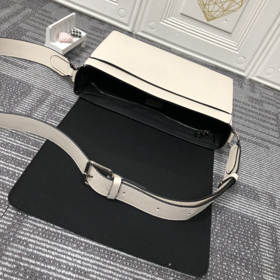 Replica Louis Vuitton New Flap Messenger M30813