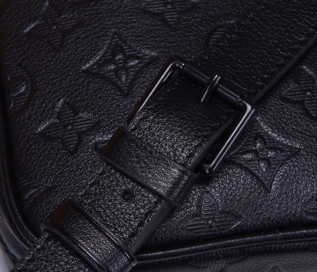 Replica Louis Vuitton Danube Slim M44972