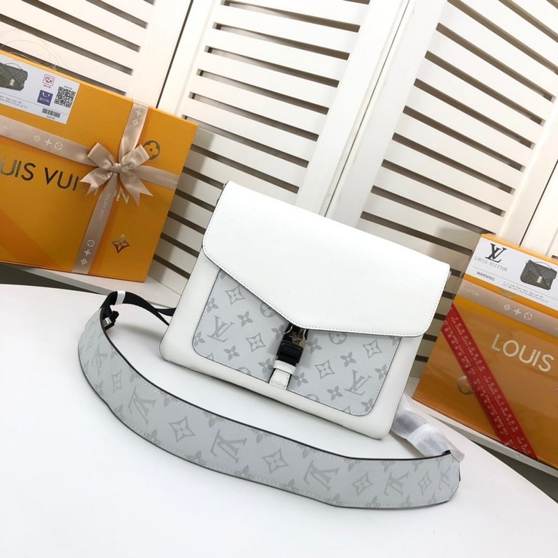 Replica Louis Vuitton Outdoor Flap Messenger M30413