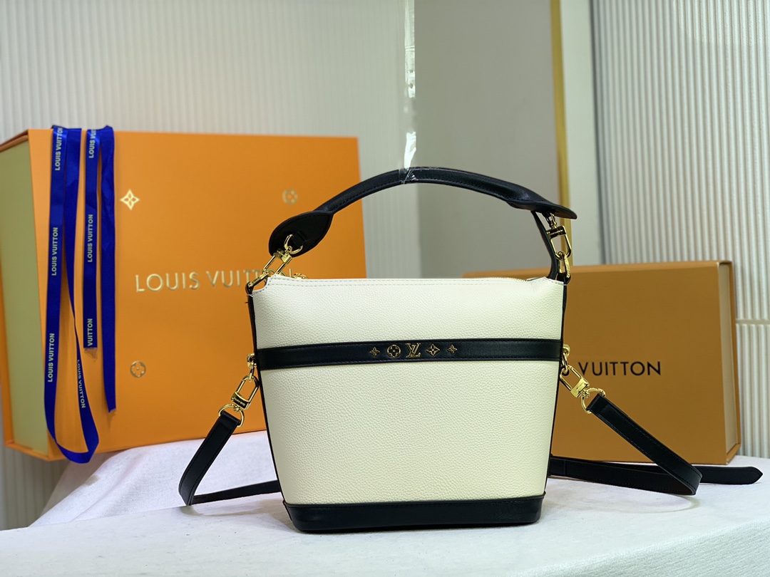 Replica Louis Vuitton Cruiser Pm Bag Black/White