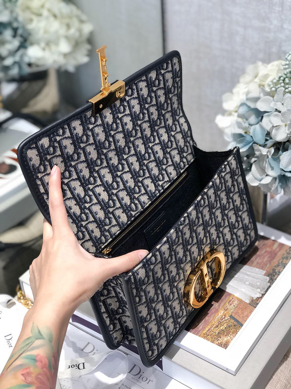 Replica Dior 30 Montaigne Chain Bag M9208