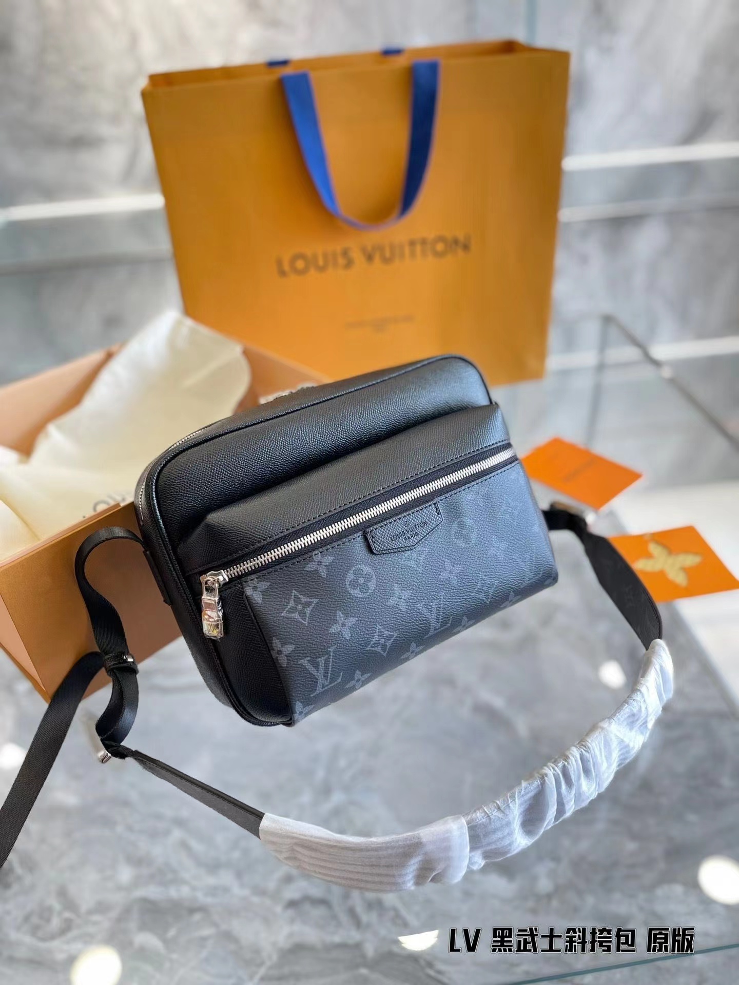 Replica Louis Vuitton Taigarama Outdoor Messenger Pm M30830
