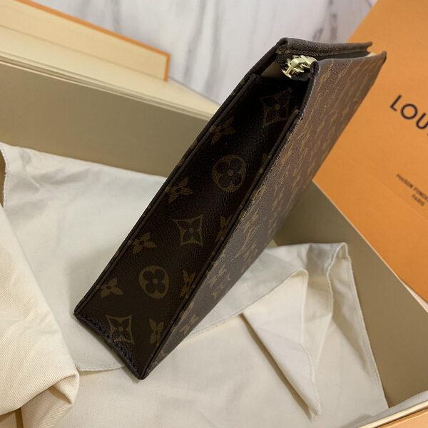 Replica Louis Vuitton Toiletry Pouch 26 M47542