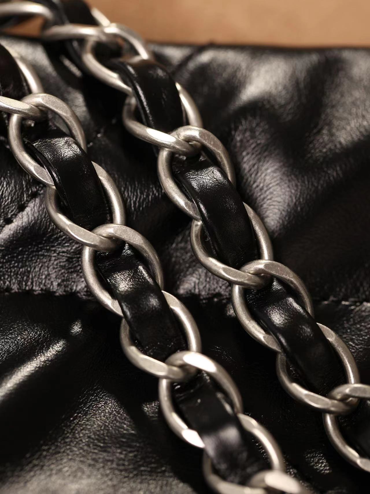 Replica Chanel 22 Handbag Black With Silver Metal Chain