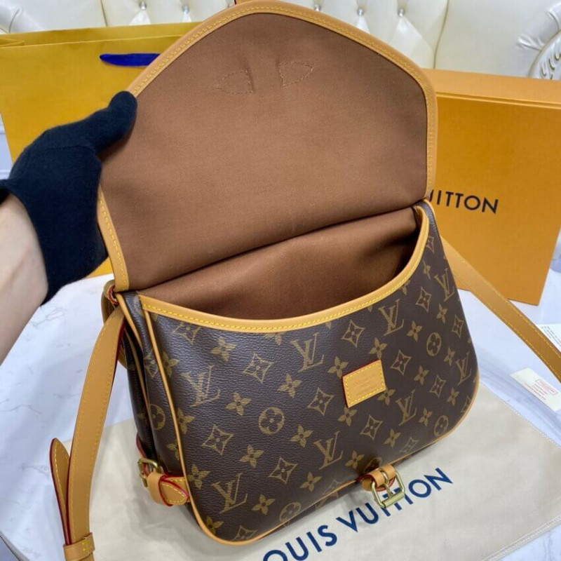 Replica Louis Vuitton Monogram Canvas Saumur Mm M42256