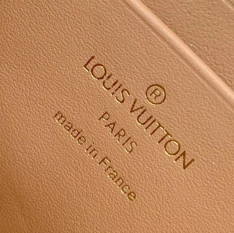 Replica Louis Vuitton New Wave Chain Pochette-M68479Brown