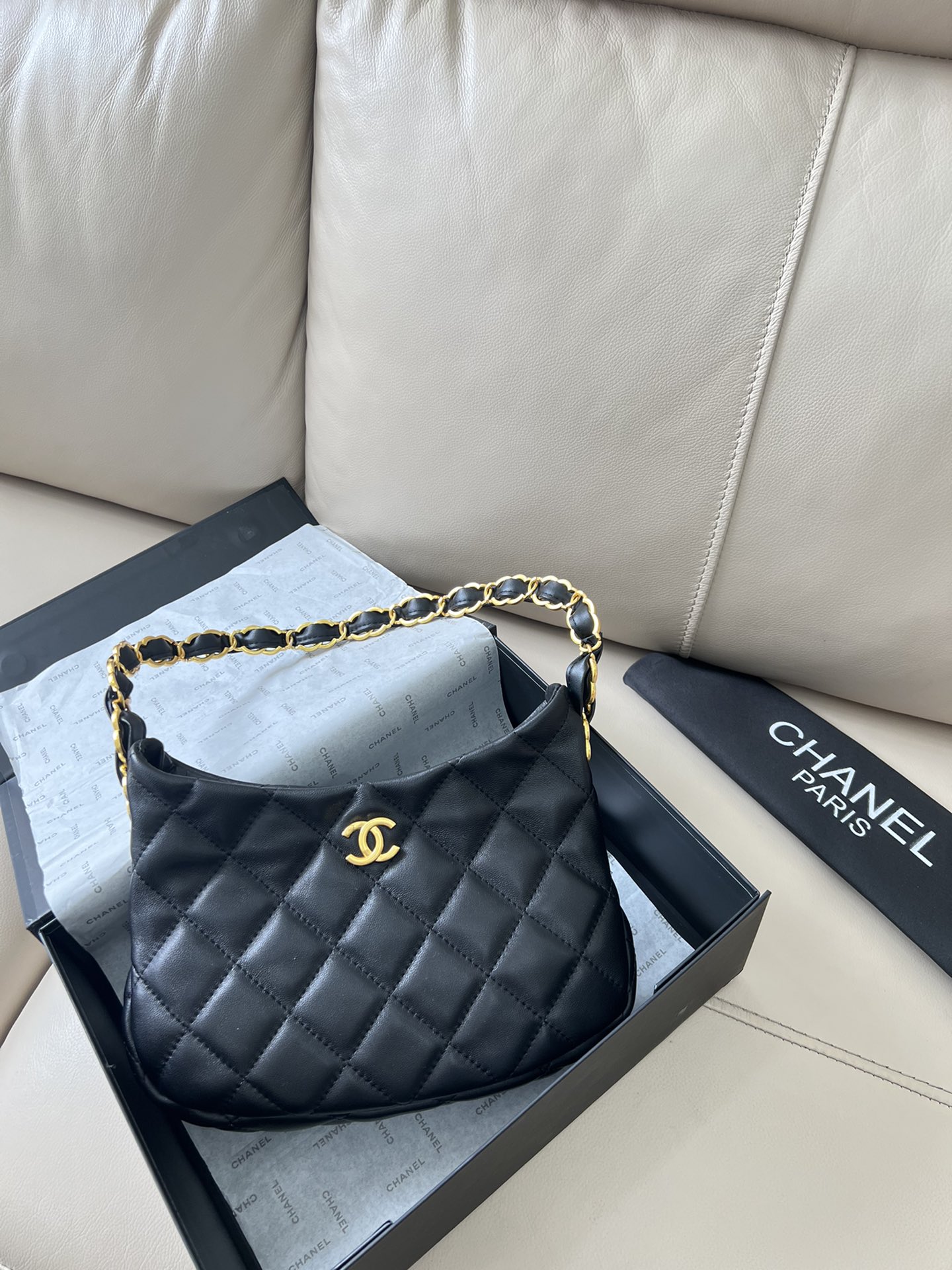Replica Chanel Hobo HandbagAs3562