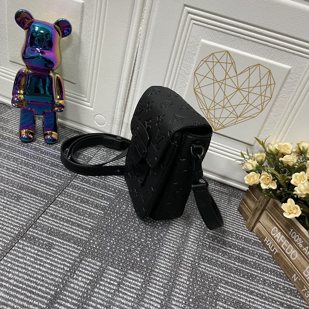 Replica Louis Vuitton S-Lock Vertical Wearable Wallet M81524