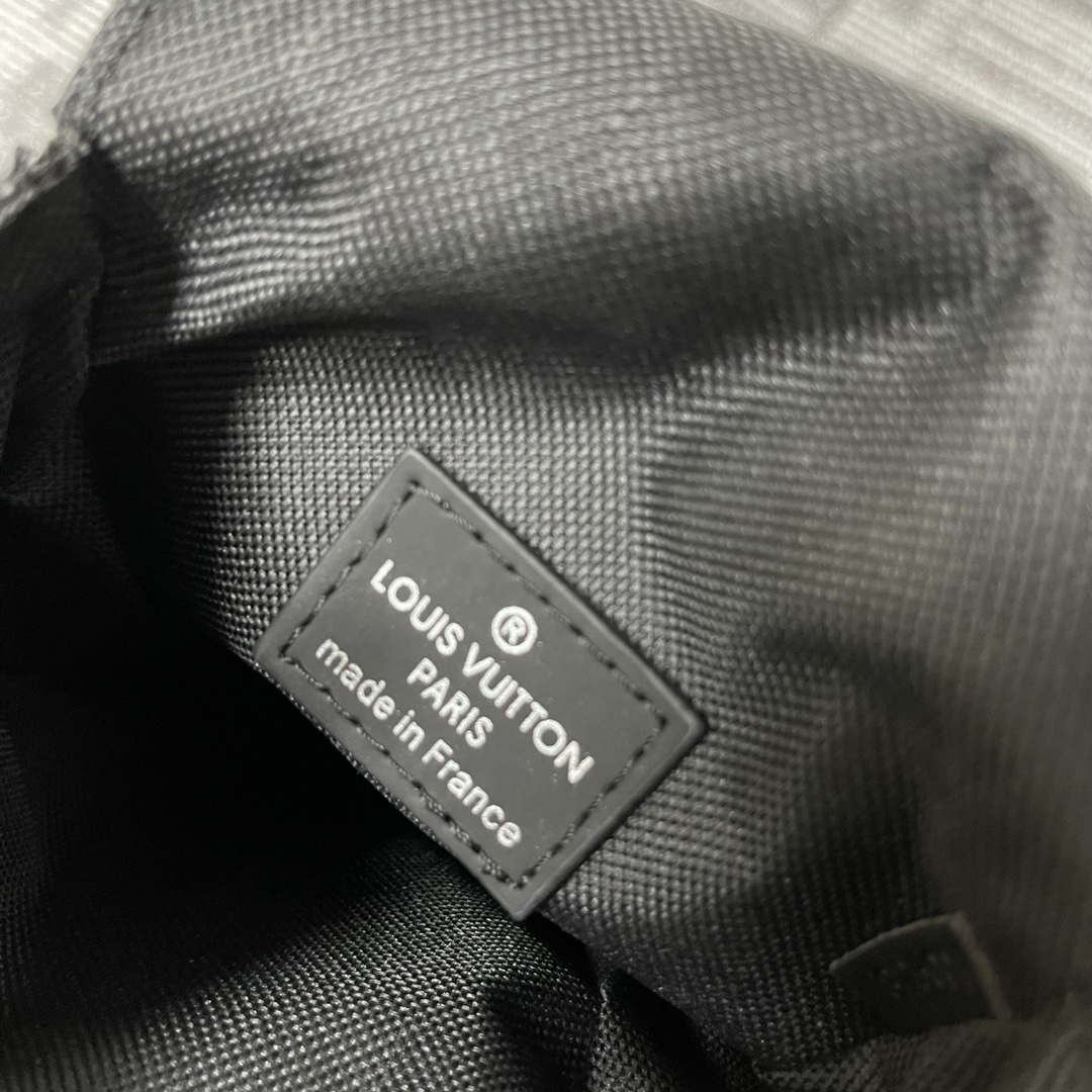 Replica Louis Vuitton S-Lock Vertical Wearable Wallet M81524