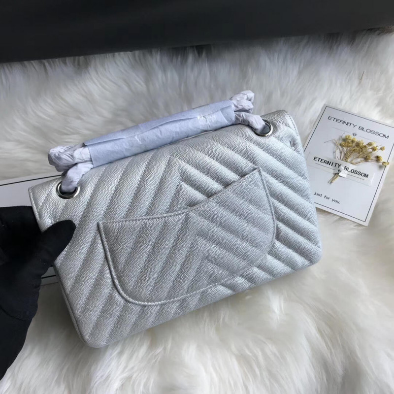 Replica Chanel Chevron Caviar Calfskin Classic Flap Bag A01112