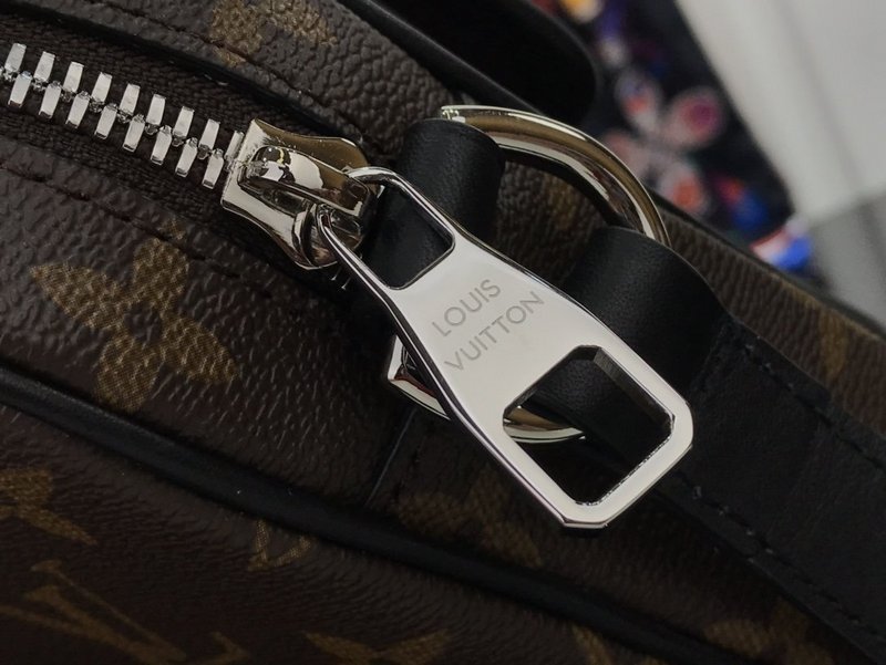 Replica Louis Vuitton Christopher Wearable Wallet M69404