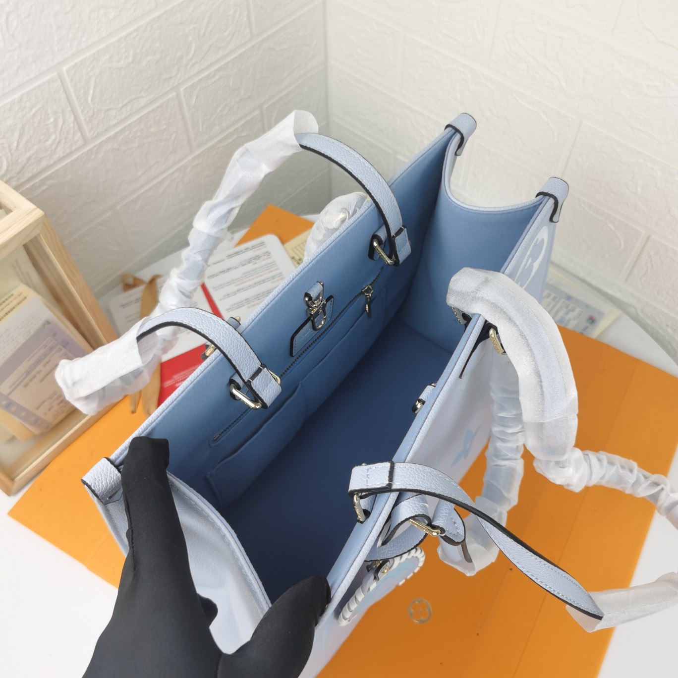 Replica Louis Vuitton By The Pool-Onthego Mm Blue/Beige/Pink