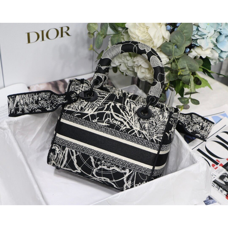 Replica Christian Dior Medium Lady D-Lite Bag Black And White Around The World Embroidery M0565