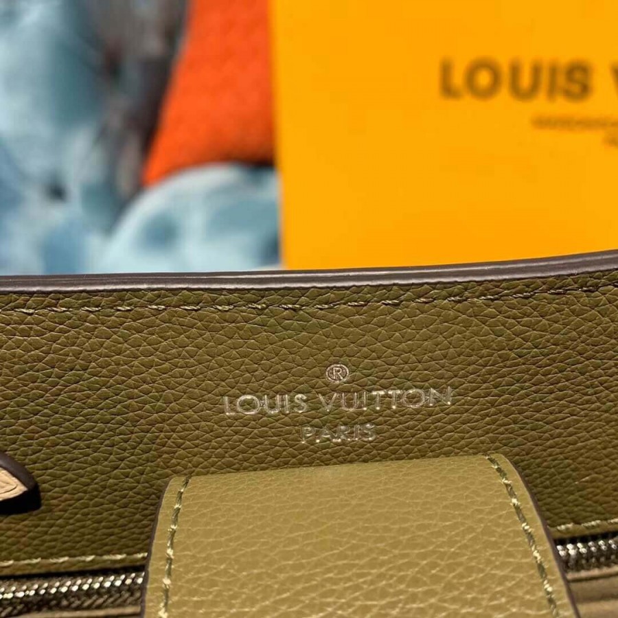 Replica Louis Vuitton Calfskin Leather Lockme Bucket M55439