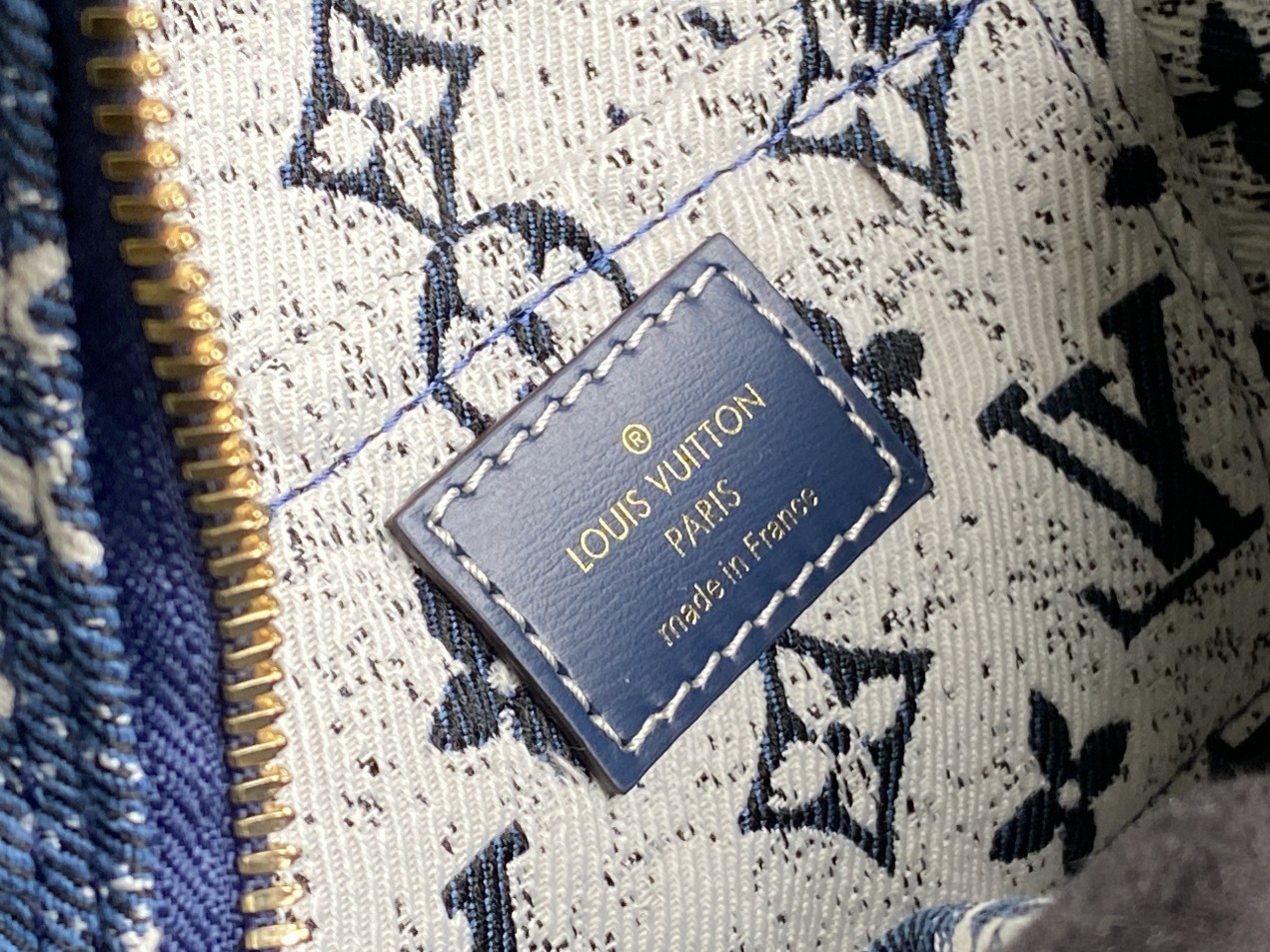 Replica Louis Vuitton Square Bag
