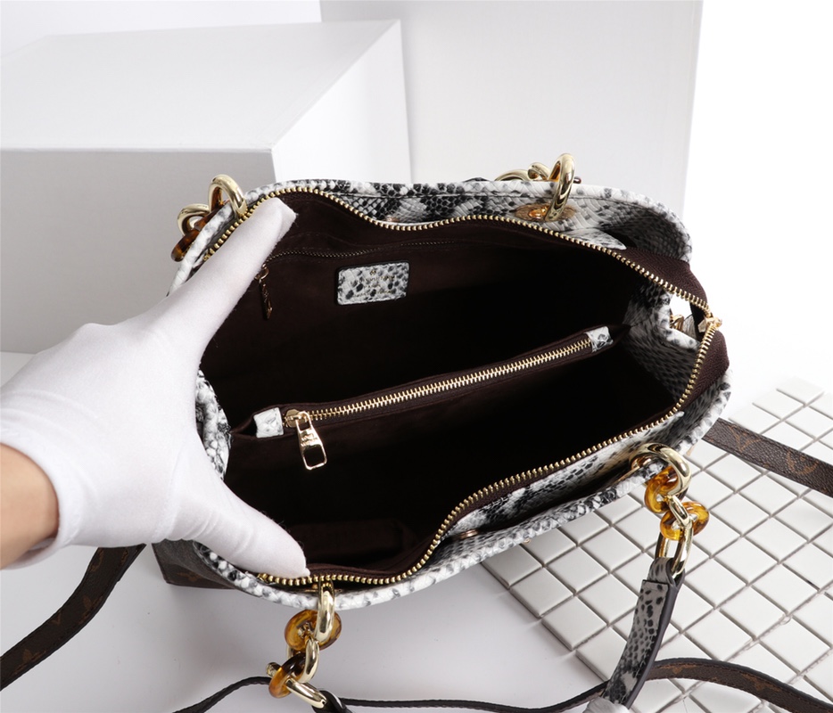 Replica Louis Vuitton Classic Monogram Handle Bag With Strap