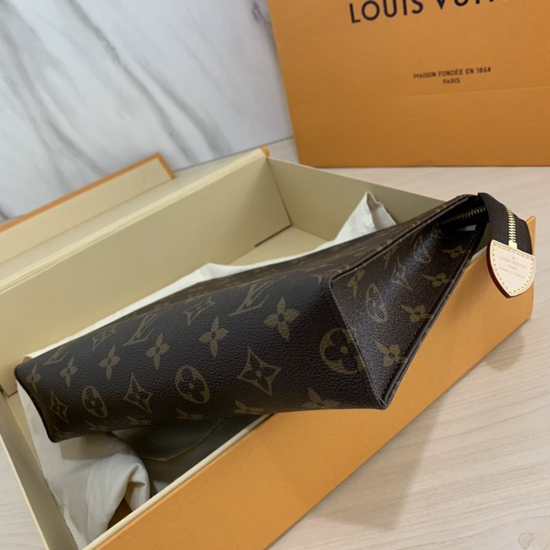 Replica Louis Vuitton Toiletry Pouch 26 M47542