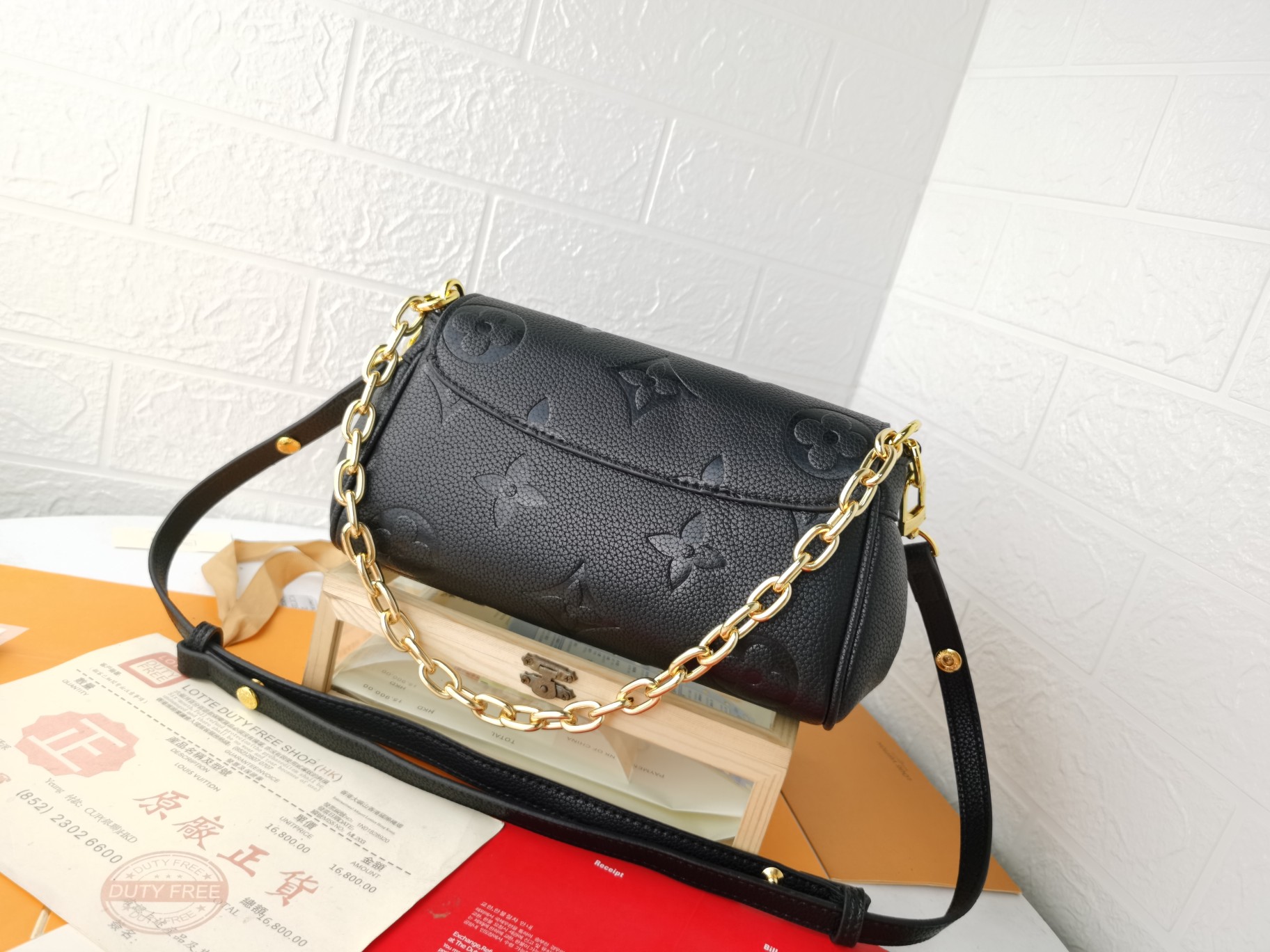 Replica Louis Vuitton Favorite M45813