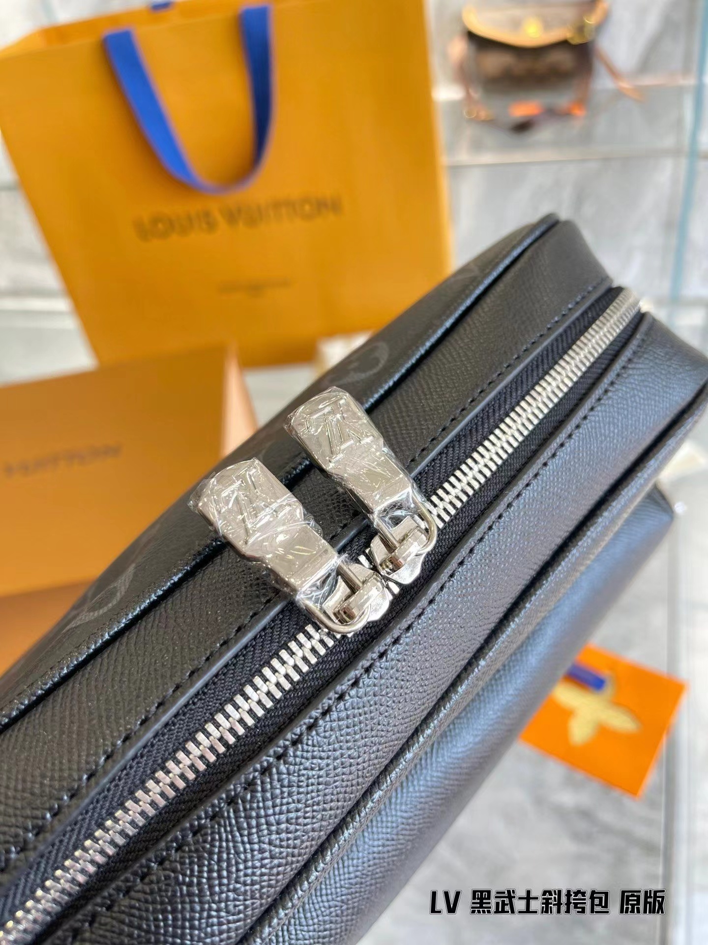 Replica Louis Vuitton Taigarama Outdoor Messenger Pm M30830