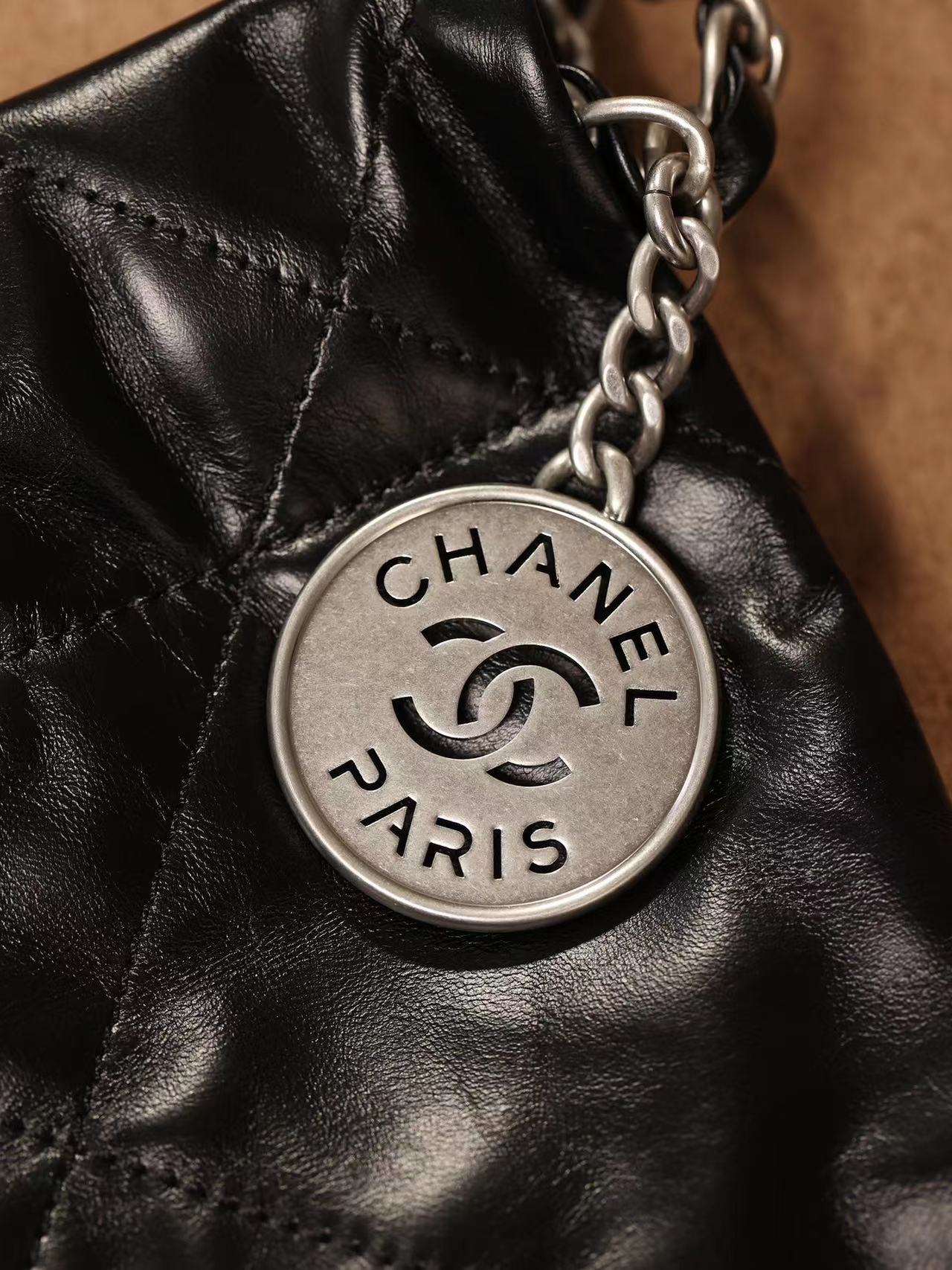 Replica Chanel 22 Handbag Black With Silver Metal Chain