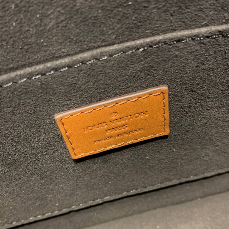 Replica Louis Vuitton Dauphine Mm M44392