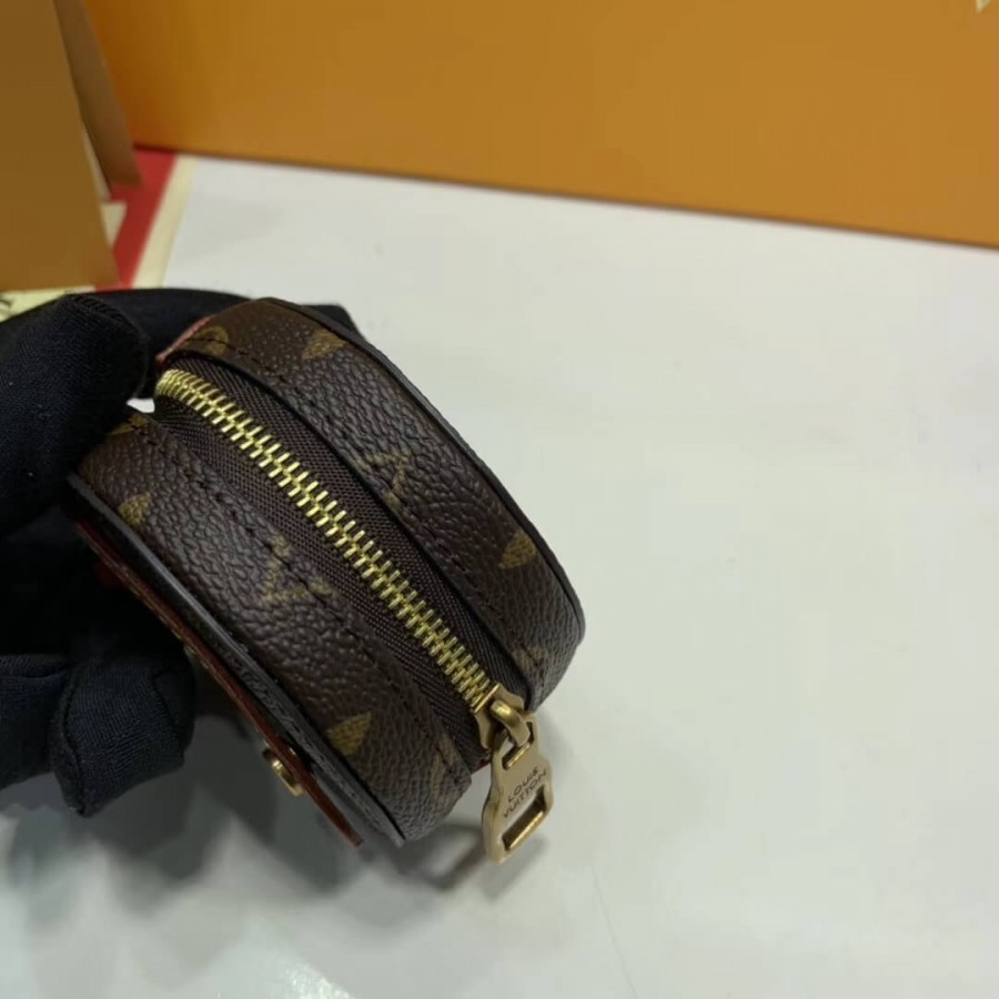 Replica Louis Vuitton Monogram Canvas Round Case M68524