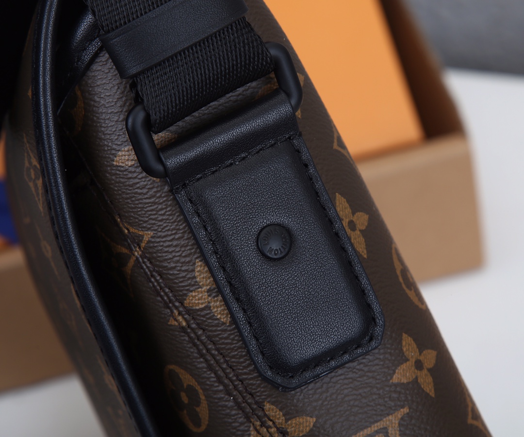 Replica Louis Vuitton Magnetic Messenger Bag  Lv