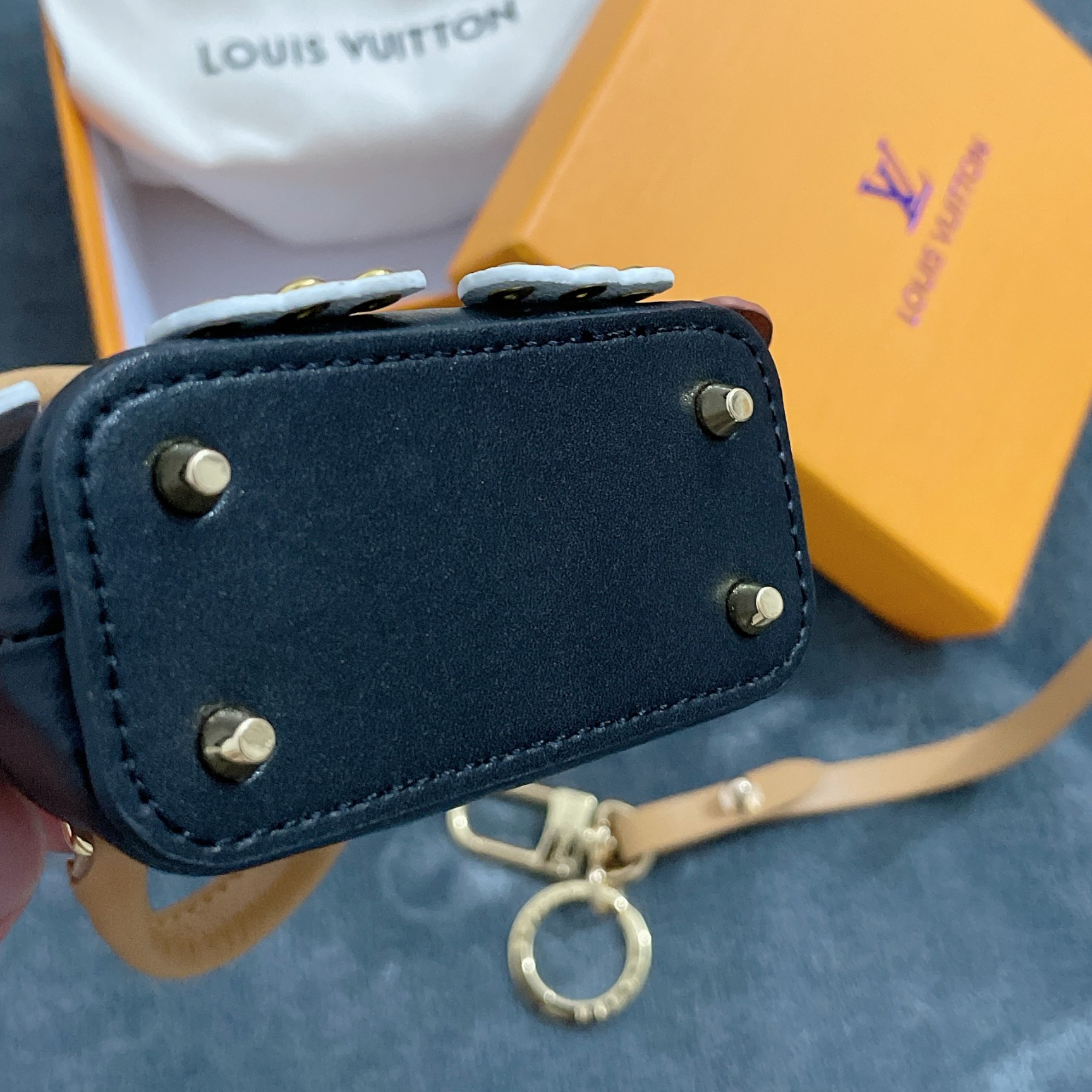 Replica Louis Vuitton Dog Bag Charm Chain Coin Wallet L05