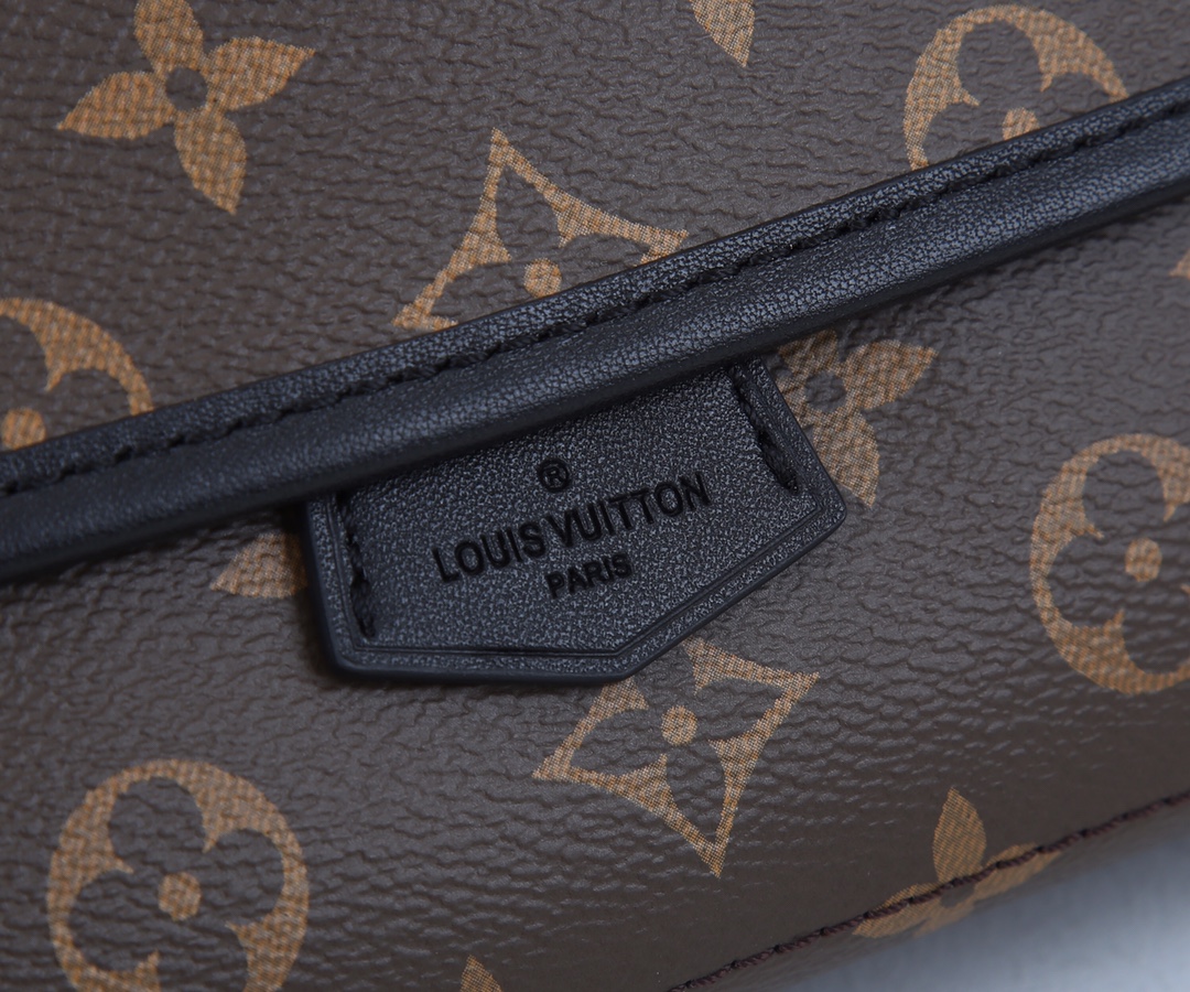 Replica Louis Vuitton Magnetic Messenger Bag  Lv