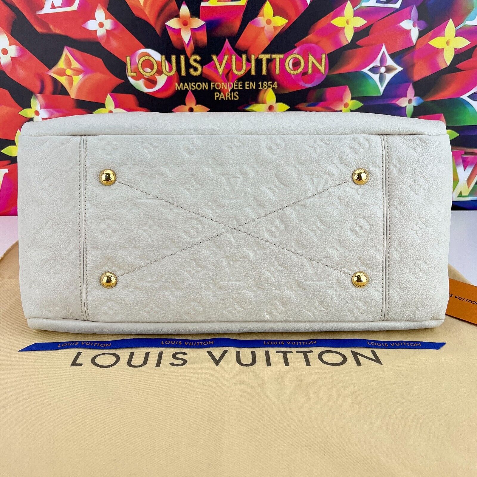 Replica Louis Vuitton Artsy Mm Classic Monogram Empreinte Mbossed White Leather Shoulder Bag M93449