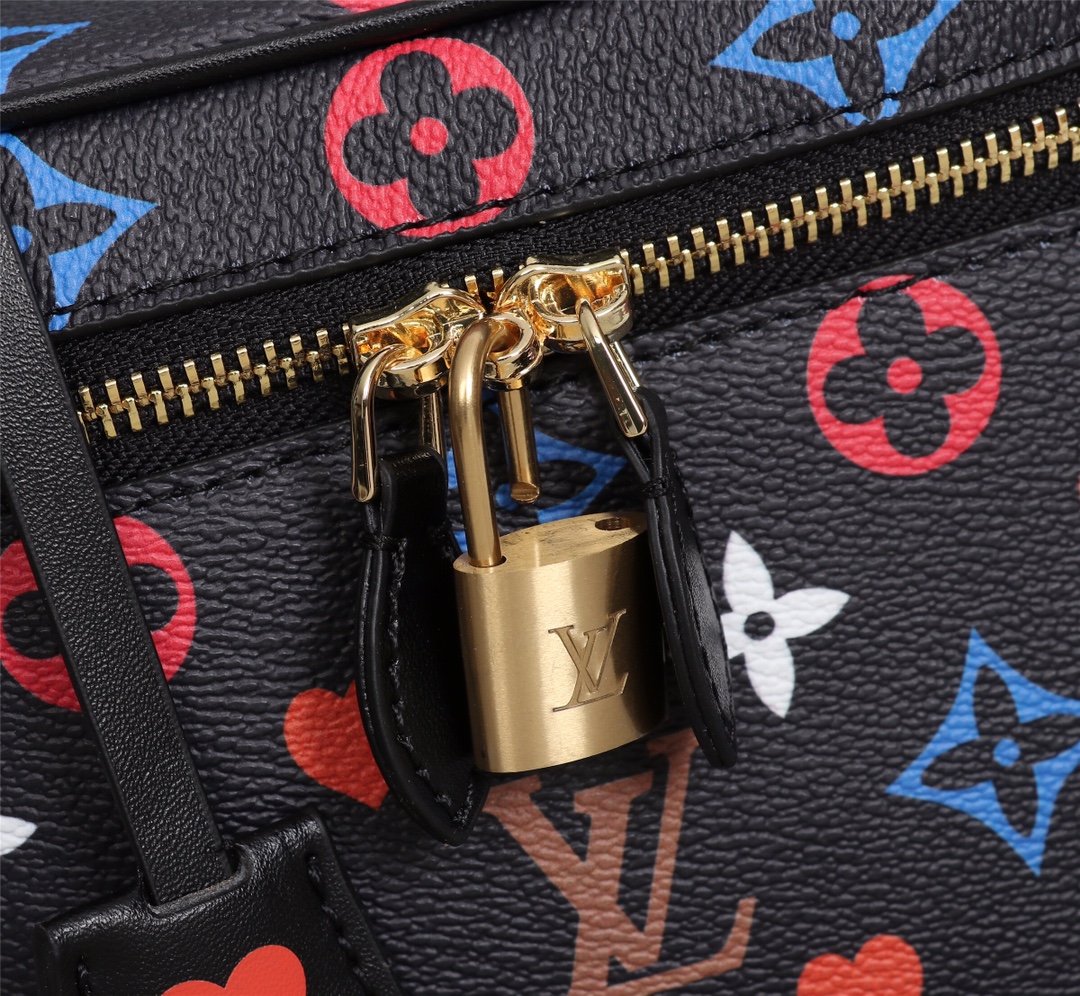 Replica Louis Vuitton Game On Vanity Pm M57482 Black/White