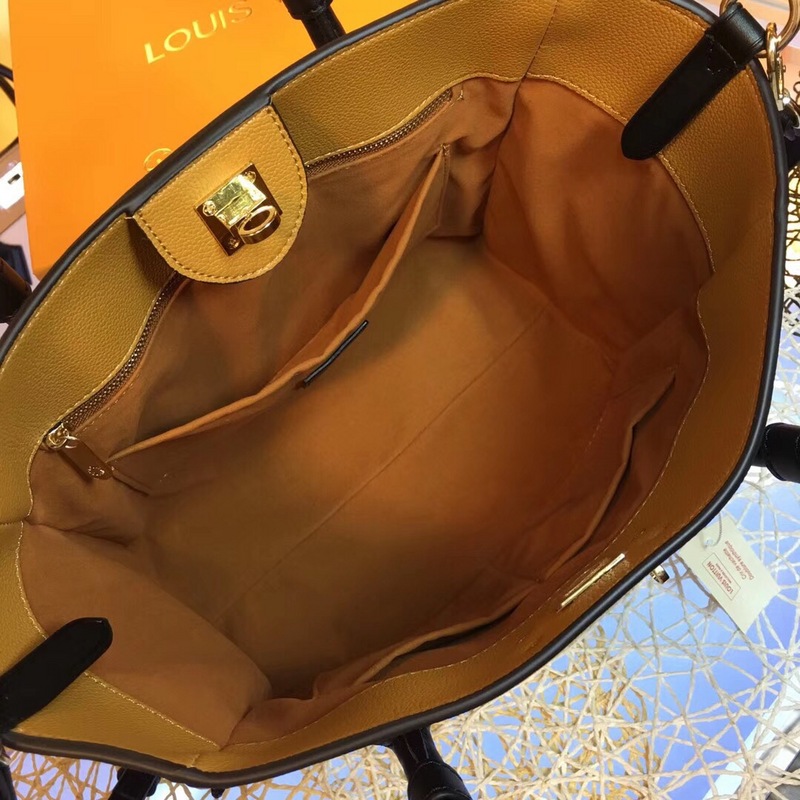 Replica Louis Vuitton On My Side M53823