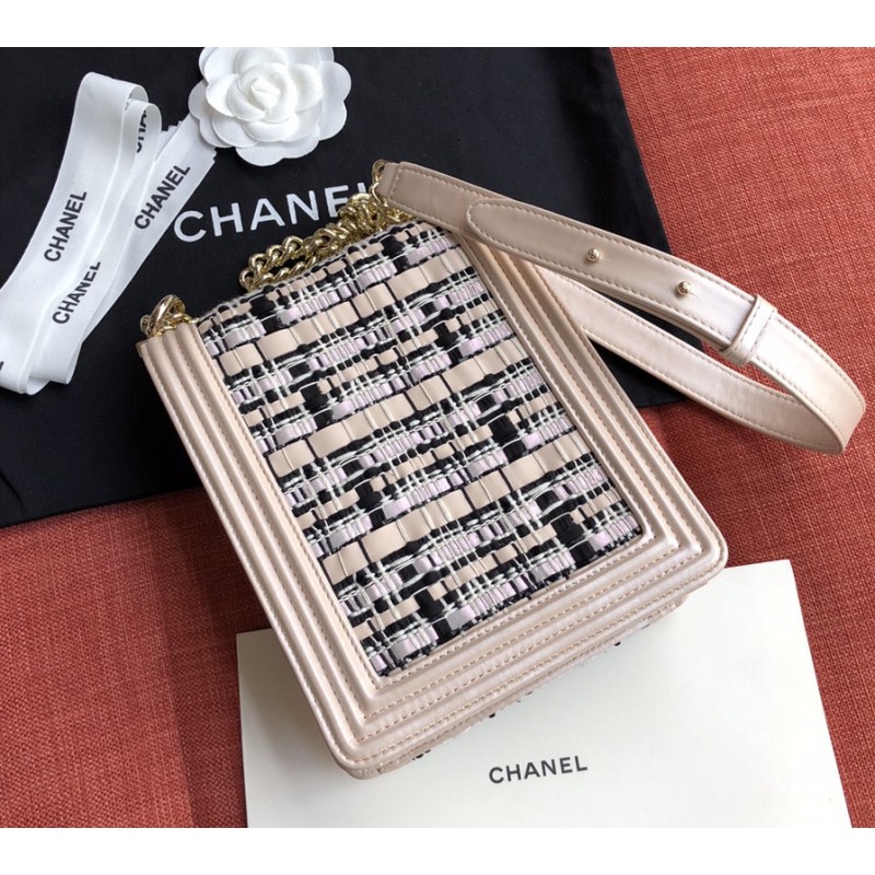 Replica Chanel Boy Chanel Handbag As0130