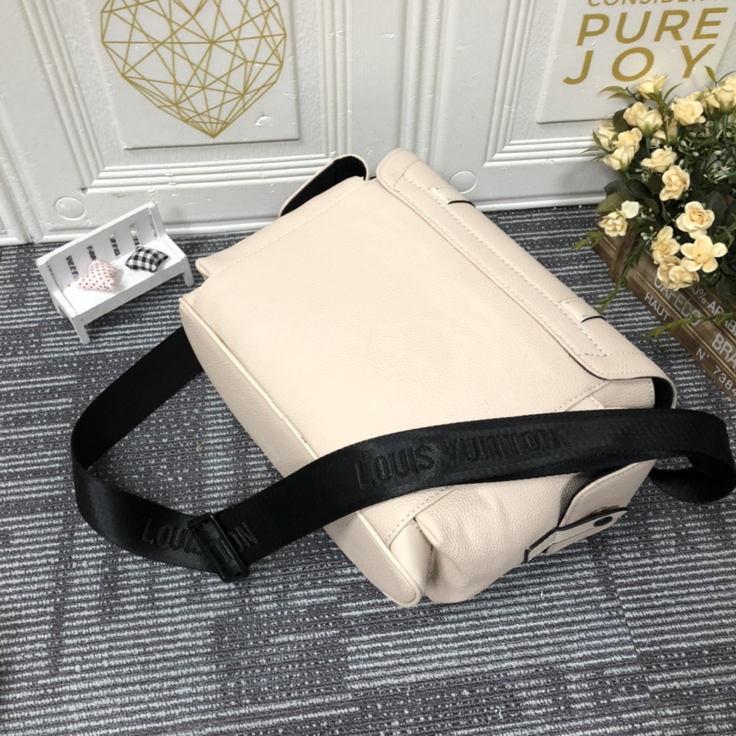 Replica Louis Vuitton Christopher Messenger Backpack
