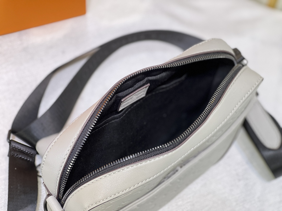 Replica Louis Vuitton Duo Messenger