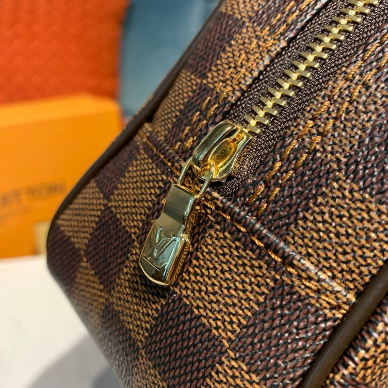 Replica Louis Vuitton Damier Ebene Canvas Toiletry Bag 25 N47624