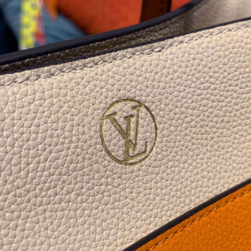 Replica Louis Vuitton On My Side M56077