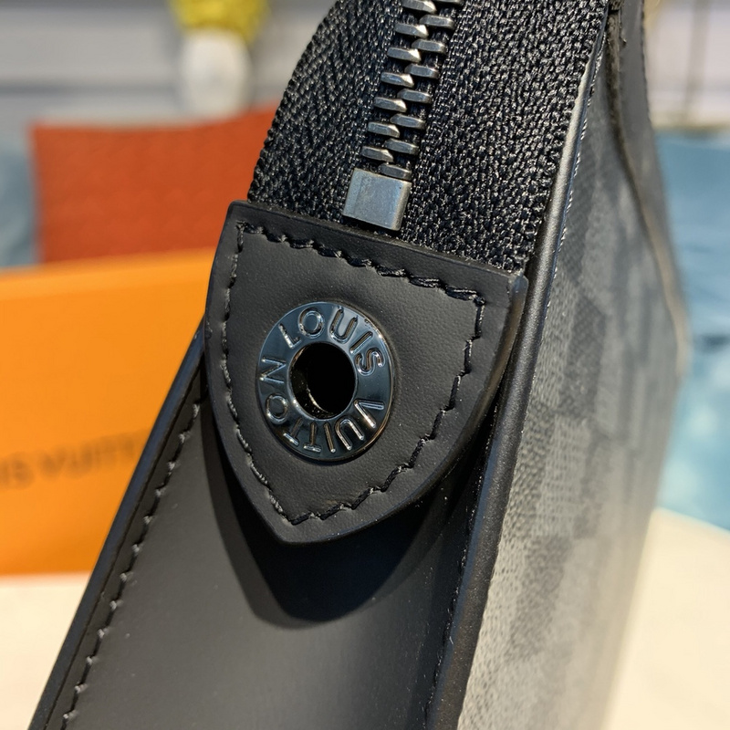 Replica Louis Vuitton Pochette Voyage Mm M61692