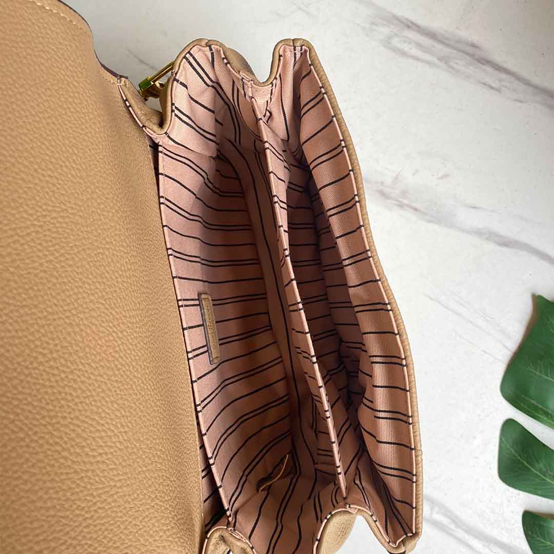 Replica Louis Vuitton Pochette Metis M44881 Navy Blue/Beige/White