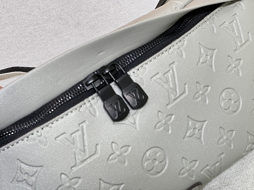 Replica Louis Vuitton Discovery Bumbag Pm Grey